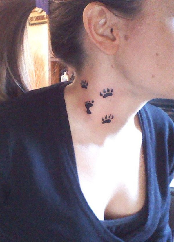 Carlotta - Paw prints tattoo