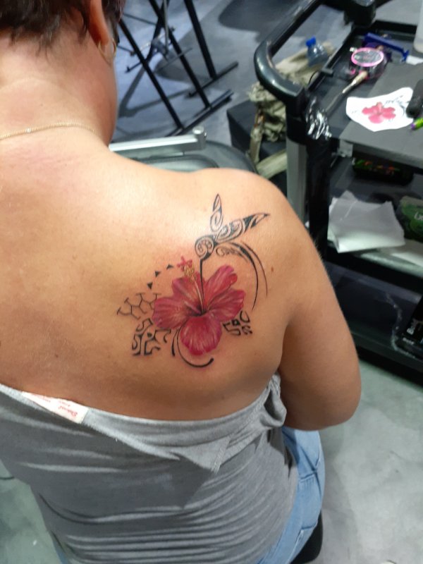 Michaela - Hummingbird & hibiscus tattoo photo