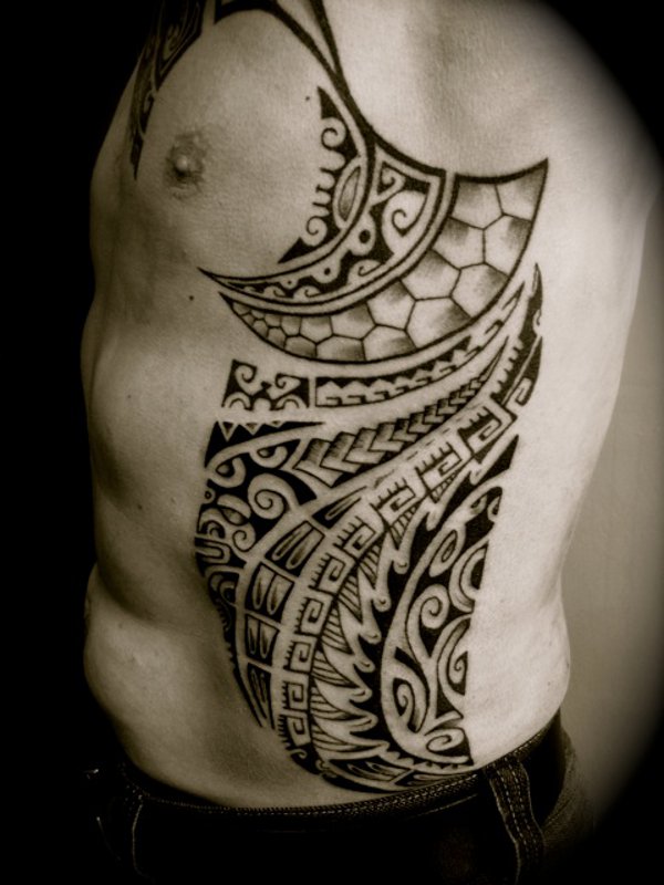 Tanne - Polynesian ribcage tattoo