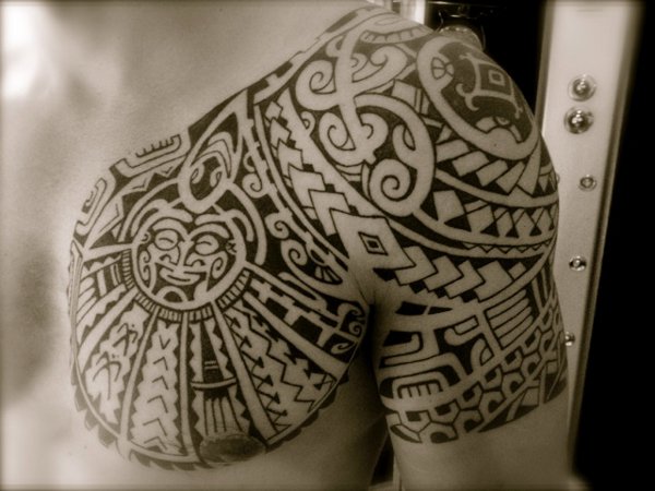 Tanne - Polynesian pec tattoo photo