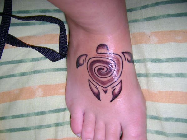 Giulia - Spiral turtle tattoo